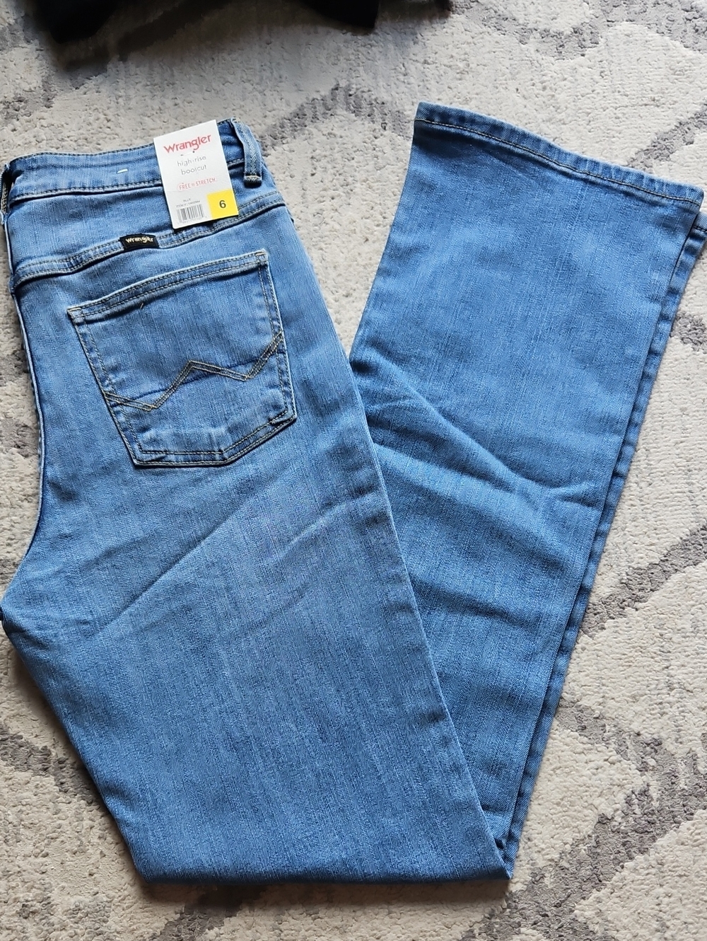 NEW! Wrangler Blue Wash High Rise Bootcut Jeans Multiple Sizes - Picture 6 of 16